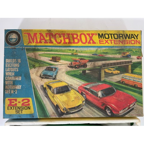 354 - MATCHBOX MOTORWAY PART BOXED SET M2 COMPRISING TRACK, CONTROLLERS, NO CARS, PLUS LAP GARAGE BUILDING... 