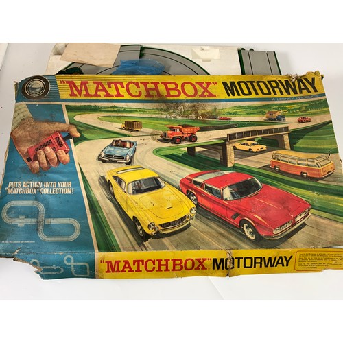 354 - MATCHBOX MOTORWAY PART BOXED SET M2 COMPRISING TRACK, CONTROLLERS, NO CARS, PLUS LAP GARAGE BUILDING... 