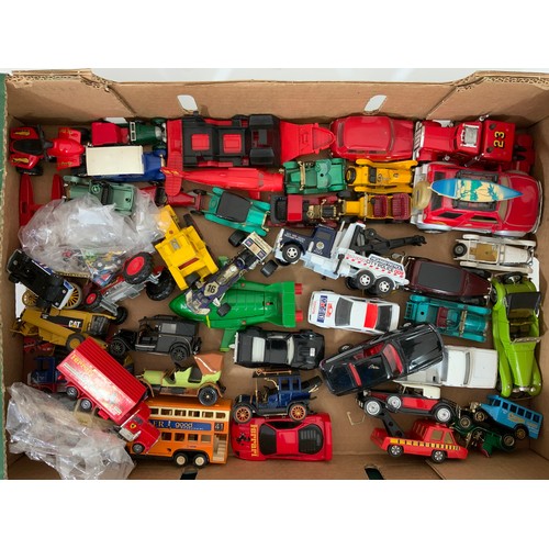 365 - 2 TRAYS OF MISC SUNDRY MIXED DIE CAST TOYS, CORGI, DINKY, LESNEY ETC TOGETHER WITH A MORESTONE SERIE... 