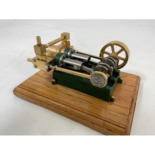 524 - TWIN CYLINDER HORIZONTAL STEAM ENGINE IN GREEN 16cms APPROX