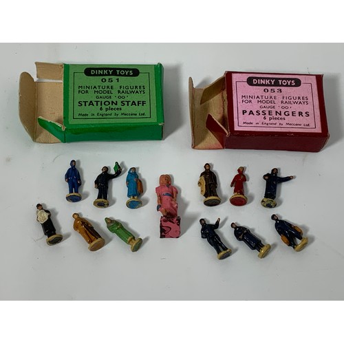 291 - DINKY TOYS SETS 051 STATION STAFF 6 PIECES, 053 MINIATURE FIGURES FOR MODEL RAILWAY PASSENGERS 6 FIG... 