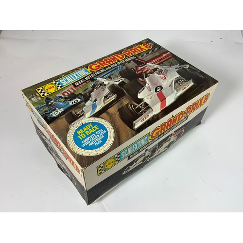 80 - SCALEXTRIC BOXED SET GRAND PRIX 8  C.559