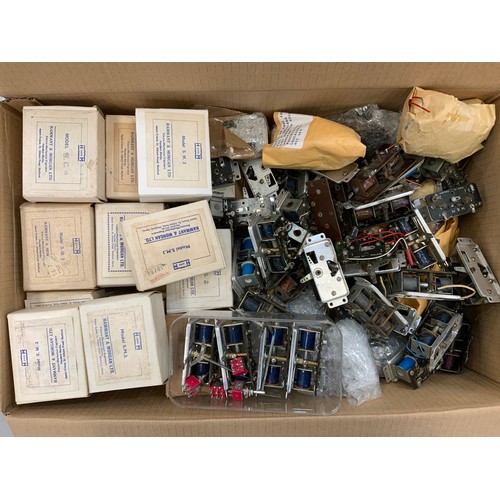 438 - QUANTITY OF BOXED AND LOOSE H AND M (HAMNENT AND MORGAN LTD POINT MOTORS) MOSTLY EX LAYOUT