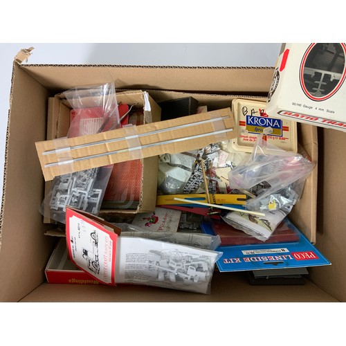 442 - BOX OF VARIOUS DIE CAST AND KIT MADE ?? FOR MODEL RAIL ACCESSORIES INCLUDING TRACK SETTA, SALTERS, P... 