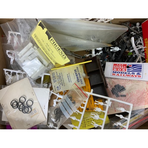 442 - BOX OF VARIOUS DIE CAST AND KIT MADE ?? FOR MODEL RAIL ACCESSORIES INCLUDING TRACK SETTA, SALTERS, P... 