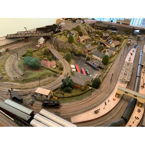 514 - SUPERB 00 SCALE LAYOUT CALLED 'WYEDALE' COMES IN  7 SECTIONS  DOUBLE TRACK TWO TIER ELECTRONICALLY O... 