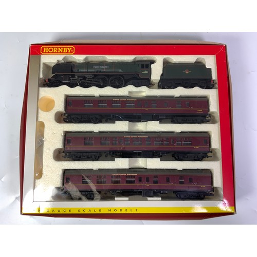 410 - HORNBY TRAIN PACK, LAKES EXPRESS R 2176M BR 4-6-2 LOCOMOTIVE DUCHESS CLASS 'QUEEN ELIZABETH' WITH ON... 