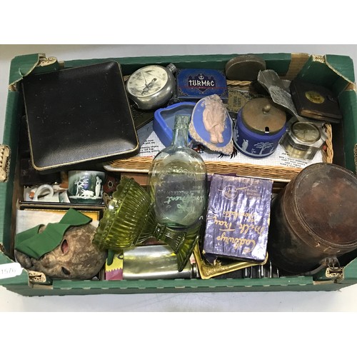 1576 - BOX OF ASSORTED SUNDRIES