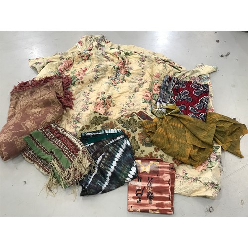 1537 - MISC. FABRICS INCLUDING QUILT