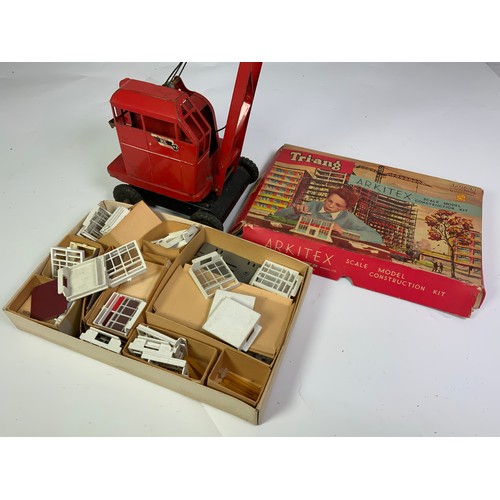 283 - TRIANG ARKITEX SCALE MODEL CONSTRUCTION KIT BY SPOT ON/TRIANG, PLUS TIN PLATE TRIANG JONES KL44 CRAN... 