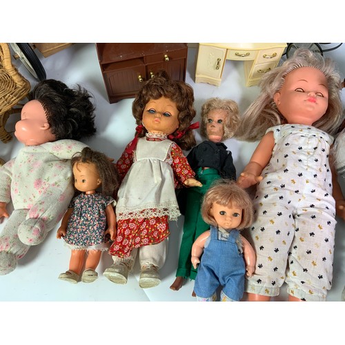 216 - MISC DOLLS INCLUDING CINDY, HORSE, LANDAU AND FURNITURE