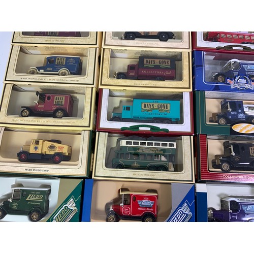 341 - 31 LLEDO MODELS INCLUDING A NUMBER OF MEMBERS EXCLUSIVE DIE CAST COLLECTOR CLUB MODELS, GREEN & BLUE... 