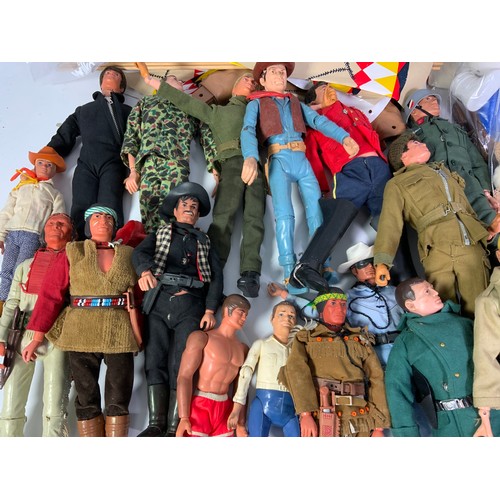 218 - BOX OF ACTION MAN AND SIMILAR CHILDRENS CHARACTERS INCLUDING TONTO, APPROX. 20 TOGETHER WITH A GOOD ... 