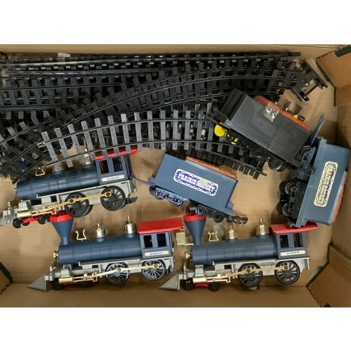 375 - COLLECTION OF MODERN AMERICAN LOCOMOTIVES FOR O GAUGE WITH SELECTIONAL PLASTIC TRACK BEING 3 MODELS ... 