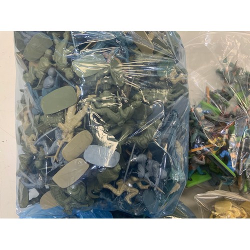 150 - BAGS OF PLASTIC SOLDIERS