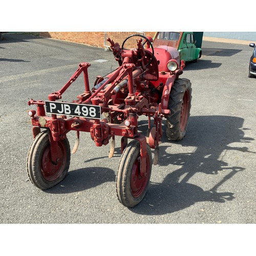 17 - VINTAGE TRACTOR, DAVID BROWN 2D VINEYARD TRACTOR, REGISTERED 16.04.1958 PJB498. BELIVED TO BE EX GRO... 