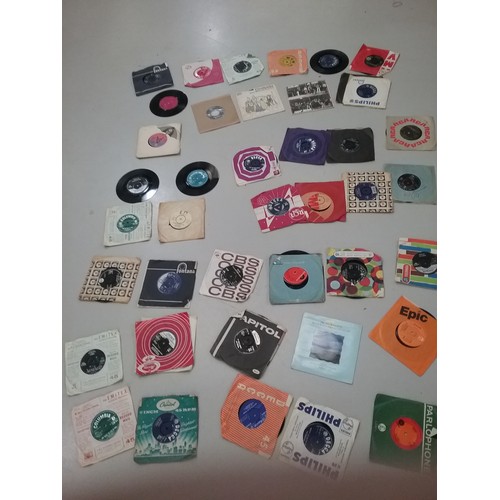 76 - COLLECTION OF 45 RPM SINGLE RECORDS, A GOOD MIXED COLLECTION