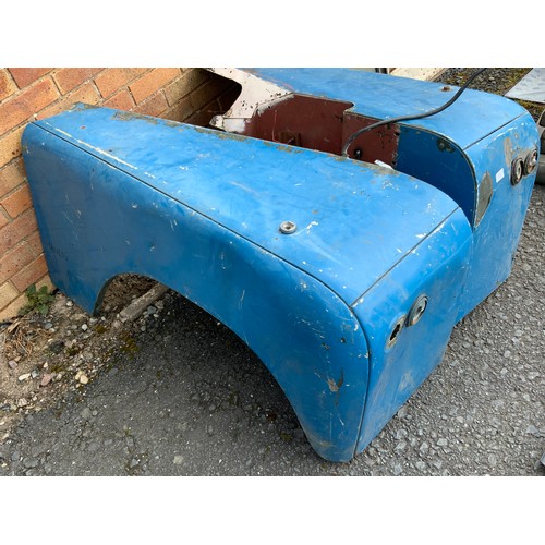 35 - LAND ROVER 2 FRONT WINGS