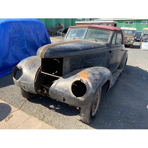 7 - SCARCE VINTAGE PONTIAC,  CAR FOR RESTORATION. NO ENGINE, BELIEVED TO BE A PONTIAC EIGHT SPORTS COUPE... 