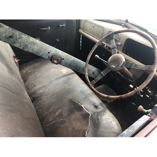 7 - SCARCE VINTAGE PONTIAC,  CAR FOR RESTORATION. NO ENGINE, BELIEVED TO BE A PONTIAC EIGHT SPORTS COUPE... 