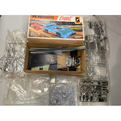 236 - PB PRODUCTS BOXED EXPORT SERIES 2 IN 1 MODEL RACING CAR KIT PORSCHE 917/30 KL SURTEES TS14 CONTENTS ... 