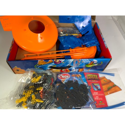 96 - K'NEX CORKSCREW CANYON TUBE PARK 63175/11866, OPEN, CONTENTS NOT CHECKED