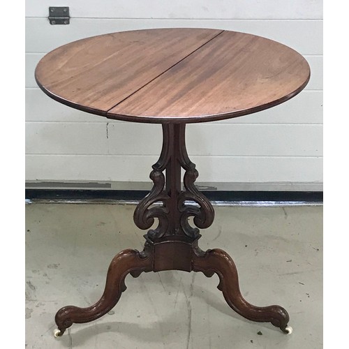 293 - MAHOGANY ROUND TOP TABLE ON GOOD QUALITY DECORATIVE SUPPORT, TRIPOD BASE WITH ORIGINAL PORCELAIN CAS... 