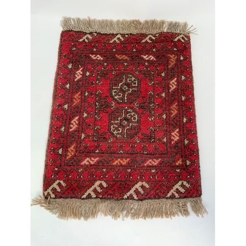 518 - RED SADDLE RUG