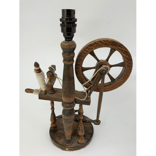 316 - NOVELTY OAK SPINNING WHEEL TABLE LAMP