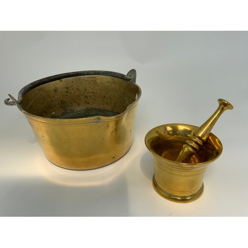 307 - BRASS PESTLE AND MORTAR AND A BRASS JAM PAN