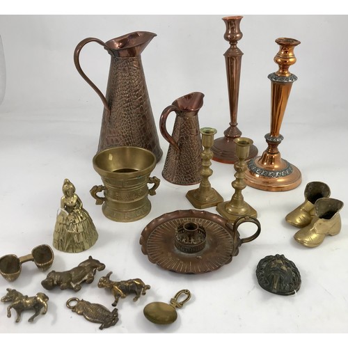 306 - MISC COPPER AND BRASSWARE INCLUDING BRASS ANIMALS, CANDLESTICKS, JUGS