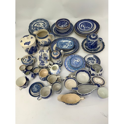 237 - LARGE QUANTITY OF BLUE & WHITE WILLOW PATTERN INC ROYAL WORCESTER, WEDGWOOD, ROYAL DOULTON & BOOTHS