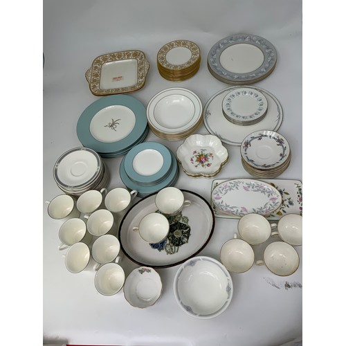 255 - MISC PART SERVICES INCLUDING WEDGWOOD, ROYAL DOULTON, MINTON AND COALPORT