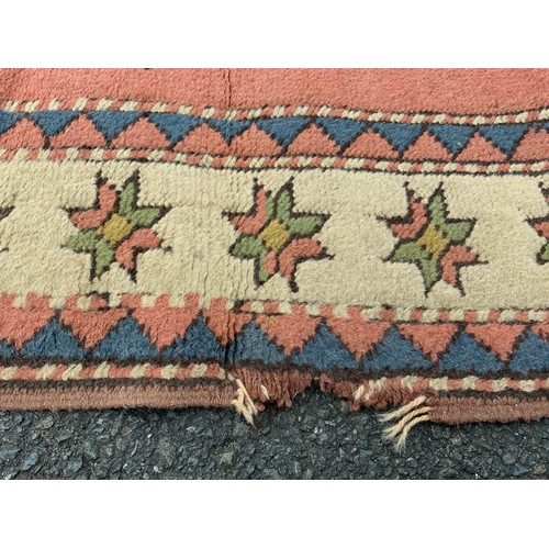 252 - VINTAGE RUG, APPROX 210 X 123 CM, SOME WEAR TO SIDE, AND A RUNNER APPROX 73CM X 123 CM