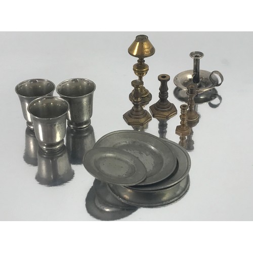 360 - MINIATURE SILVER CHAMBER STICK, MISC. MINIATURE BRASS CANDLESTICKS, MINIATURE PEWTER CHARGERS AND BE... 