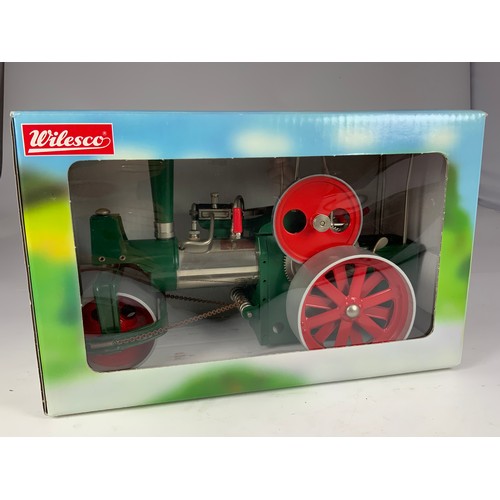 461 - WILESCO, BOXED STEAM ROLLER TRACTION ENGINE, D365 DAMPFTRAKTOREN IN GREEN AND RED LIVERY, APPEARS UN... 