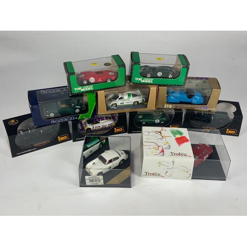 120 - IXO MODELS 4 CASED/BOXED MODELS INC BENTLEY, JAGUAR XJR, ASTON MARTIN, BENTLEY SPEED 6 X 2 BLIEOR JA... 