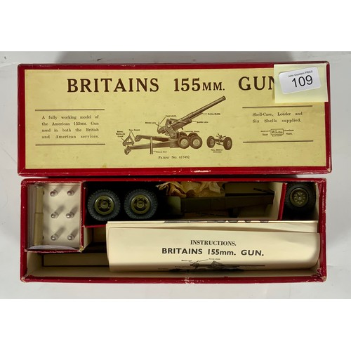 109 - BRITAINS SOLIDERS BOX 155 MM GUN NUMBER 2064 IN VERY GOOD BOXED CONDITION.