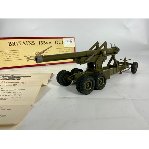 109 - BRITAINS SOLIDERS BOX 155 MM GUN NUMBER 2064 IN VERY GOOD BOXED CONDITION.