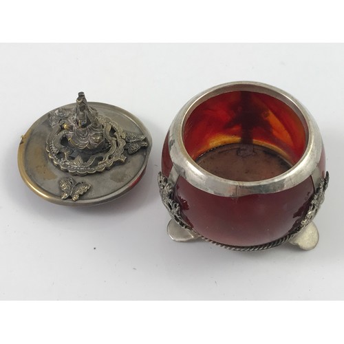 260 - SMALL ORIENTAL QUARTZ POT WITH WHITE METAL MOUNTS AND COVER