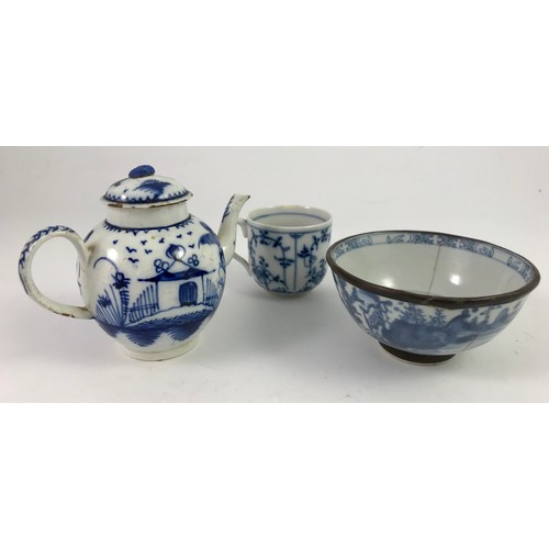 138 - CHINESE TEA POT, BOWL AND TEA BOWL AF AND A CUP