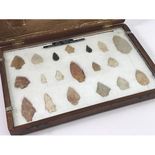 203 - COLLECTION OF NORTH AMERICAN NATIVE INDIAN ARROW HEADS