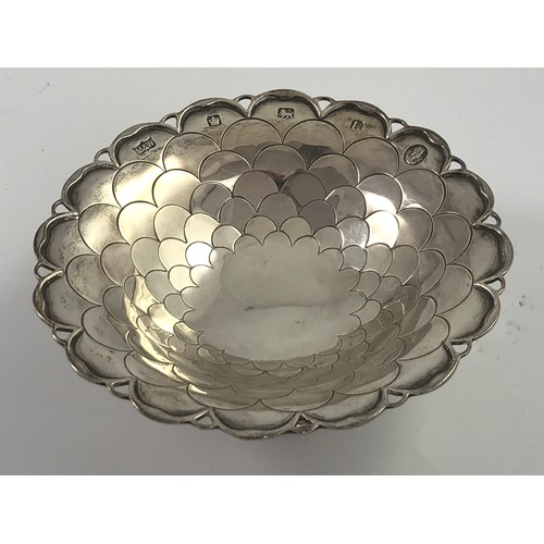 404 - MAPPIN AND WEBB SILVER DISH, approx. 92 g