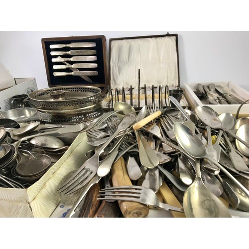 339 - LARGE QUANTITY SILVER PLATED WARE FLAT WARE ETC.