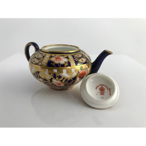 123 - CROWN DERBY IMARI MINIATURE TEA POT APPROX 5.5cm TALL