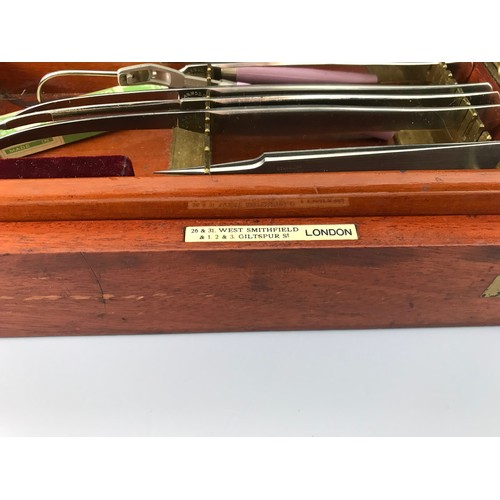 282 - ARNOLD & SONS, SMITHFIELD, A CASED SET OF SURGICAL INSTRUMENTS