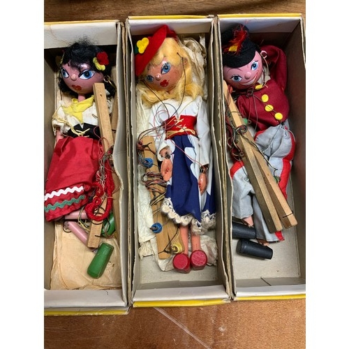 33 - COLLECTION OF PELHAM PUPPETS IN THEIR ORIGINAL BOXES INCLUDING TYROLEAN BOY AND TYROLEAN GIRL, DUTCH... 