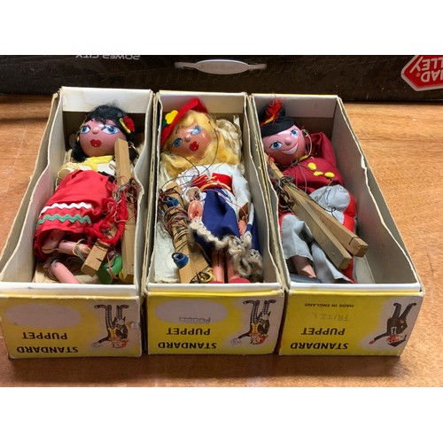 33 - COLLECTION OF PELHAM PUPPETS IN THEIR ORIGINAL BOXES INCLUDING TYROLEAN BOY AND TYROLEAN GIRL, DUTCH... 