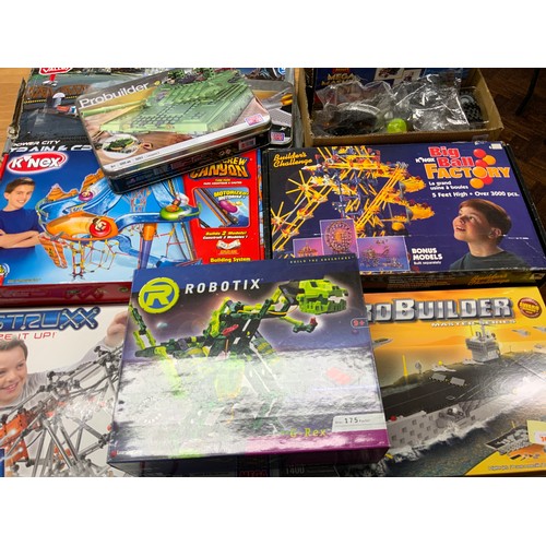 50 - LARGE SELECTION OF K’NEX & MEGA BLOKS, VARIOUS SETS INC. CORKSCREW CANYON, BIG BALL FACTORY, STRUXX,... 