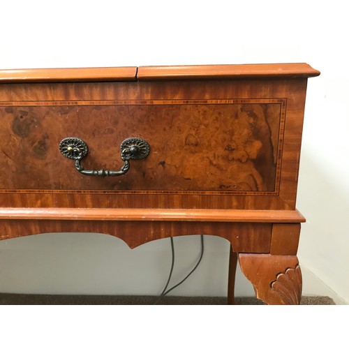 156 - WALNUT VENEER RADIOGRAM ON CABRIOLE LEGS WITH GARRARD SP25 TURNTABLE